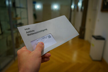 Die Wahlbenachrichtigungen werden per Brief zugestellt.
