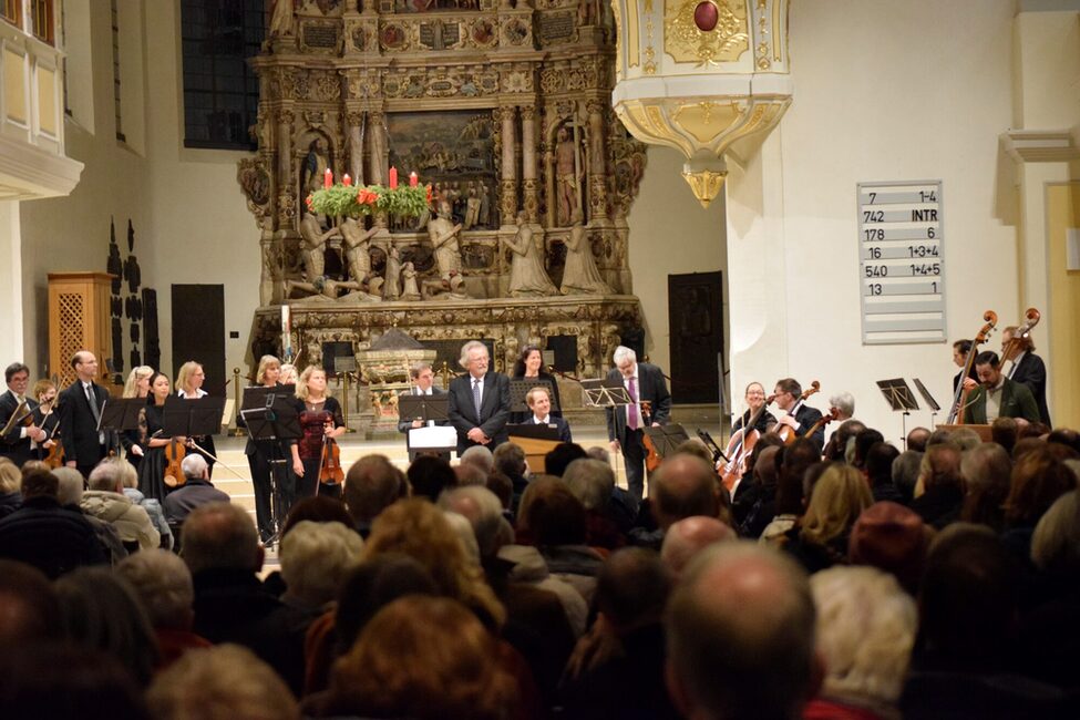 Viele Besucher*innen beim Weihnachtskonzert 2023 in der Morizkirche in Coburg.