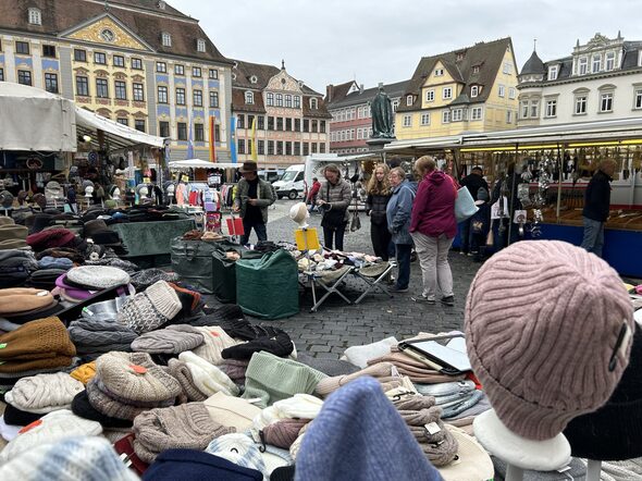 Der Petrimarkt beginnt die Liste der Themenmärkte auf dem Marktplatz.