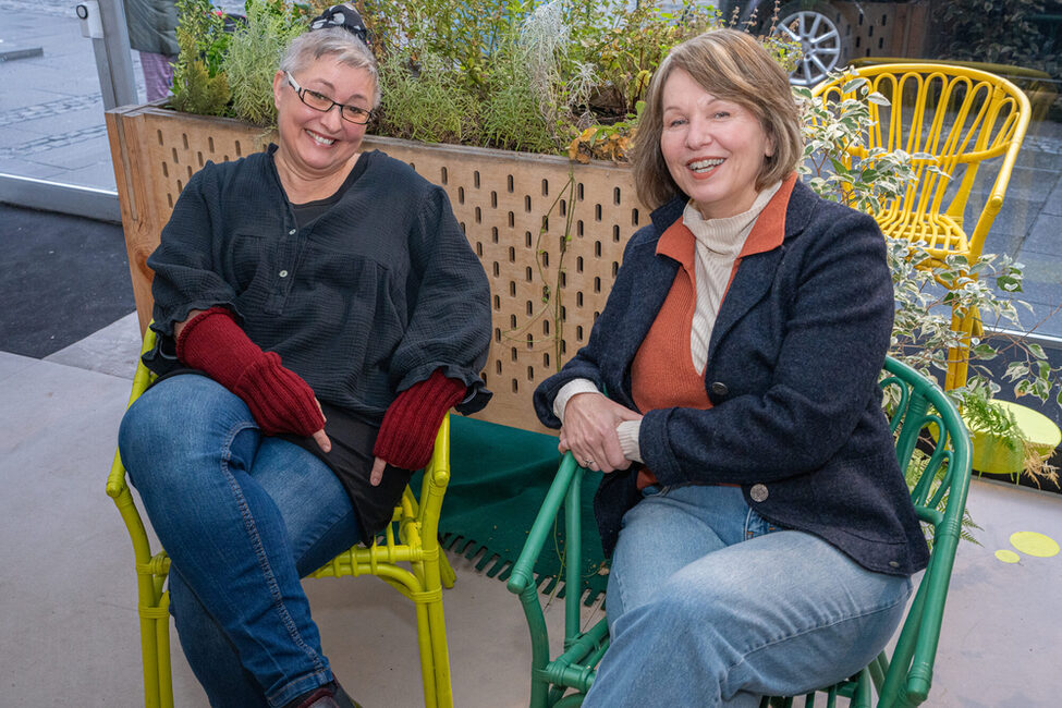 Karin Engelhardt (Stadt Coburg) und Sylvia Endres (Coburger Designforum Oberfranken) freuen sich auf das Projekt Zukunftsraum