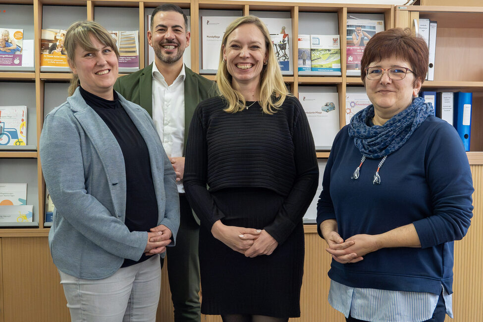 3. Bürgermeister Can Aydin und das Team vom Pflegestützpunkt Petra Kotterba, Alexandra Otto-Freitag und Jutta Schneider-Schiller.