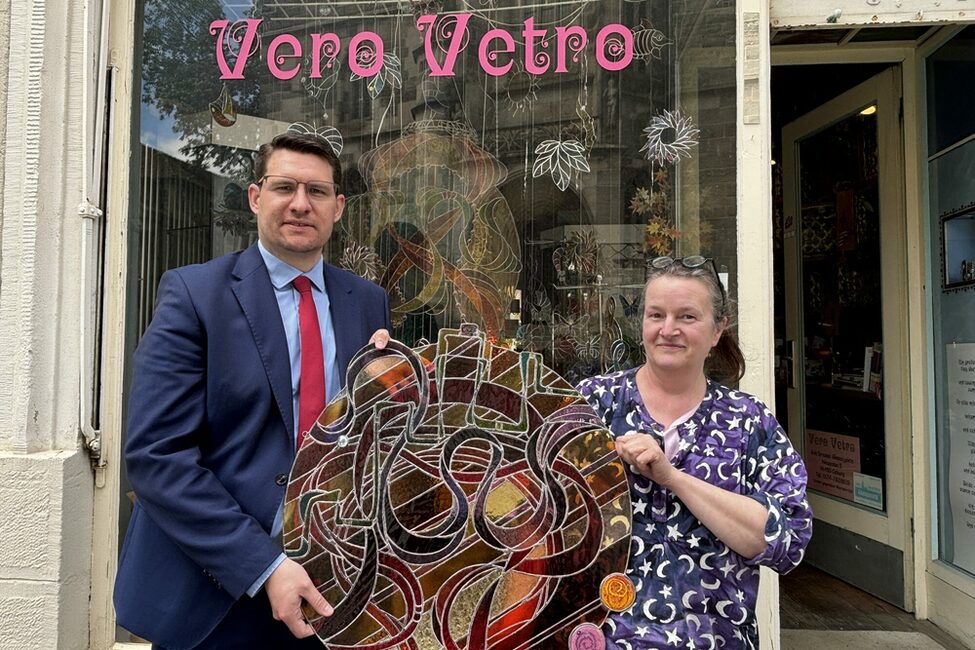 OB Dominik Sauerteig im Glaskunst-Geschäft "Vero Vetro"