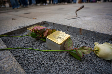 Der Stolperstein in der Spitalgasse 12 erinnert an Familie Blüth.