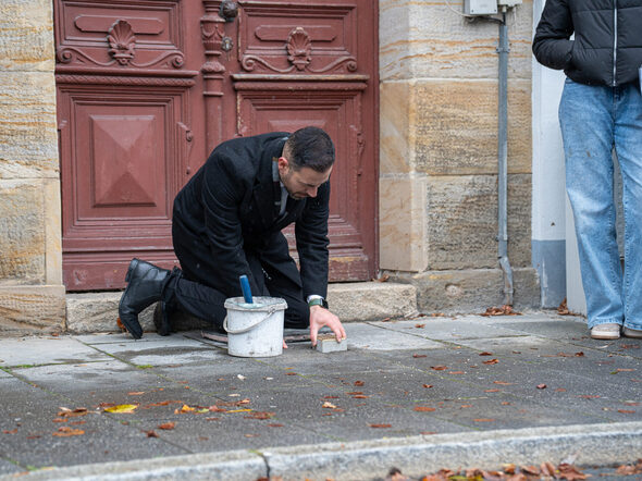 Stolpersteinverlegung 2024 mit 3. Bürgermeister Can Aydin