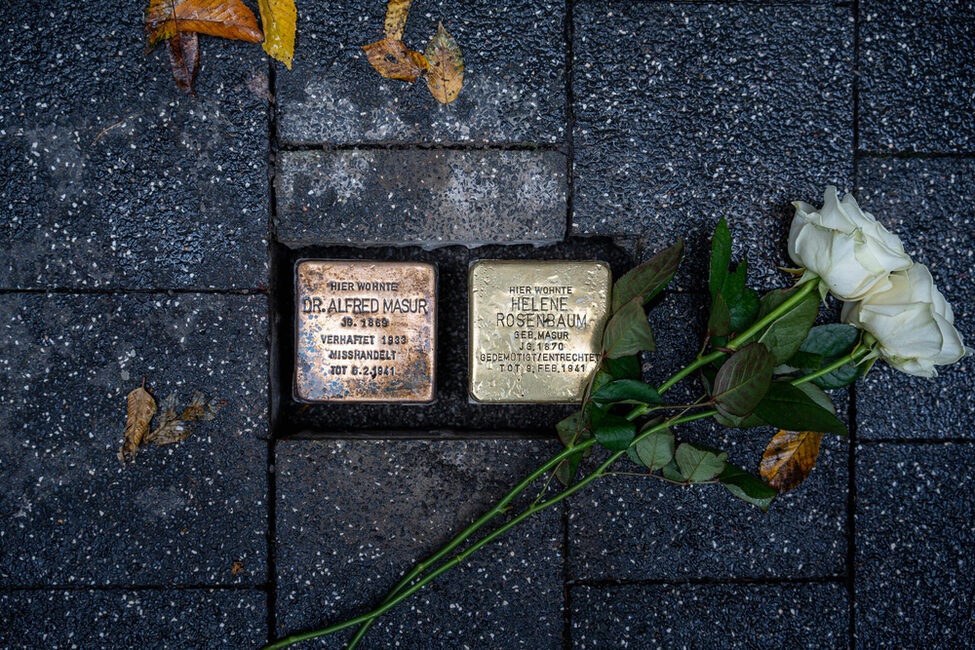 Stolpersteinverlegung 2024 mit 3. Bürgermeister Can Aydin