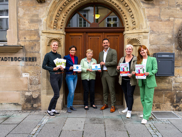 v.l.n.r.: Nina Kötzel (AWO Mehr Generationen Haus), Christiane Fähr (Fachstelle für pflegende Angehörige), Doris Schneider (Stadtbücherei Coburg), Can Aydin (3. Bürgermeister, Antje Hennig (Büro für Senioren und Ehrenamt), Bianca Haischberger (Stabsstelle Demografie, Bildung & Familie)