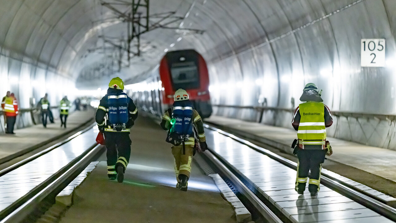 Vollübung Katastrophenschutz Tunnel Feuerfelsen